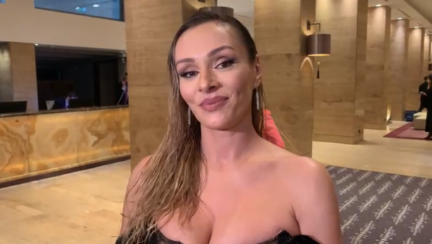 Anabela blista u haljini